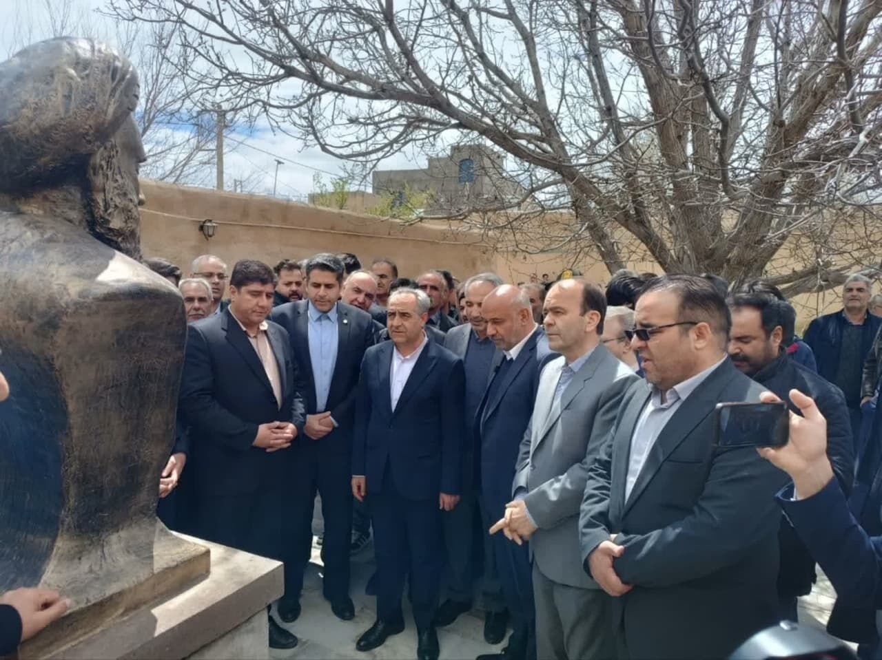 وزیر تعاون و کار از خانه بازسازی شده علامه امینی سراب بازدید کرد