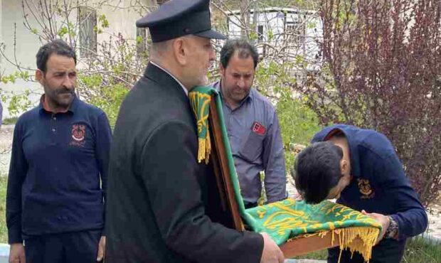پرچم بارگاه رضوی در معدن مس سونگون به اهتزاز درآمد