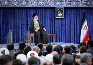 رهبر انقلاب: هیچ منفعتی برای امت اسلامی بالاتر از اتحاد نیست