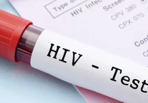 رئیس مرکز بیماری‌های واگیر: تتو غیربهداشتی می‌تواند HIV و هپاتیت منتقل کند