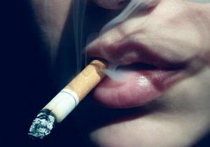 ۳ نفر از هر ۱۰ دانش‌آموز دختر سیگاری هستند