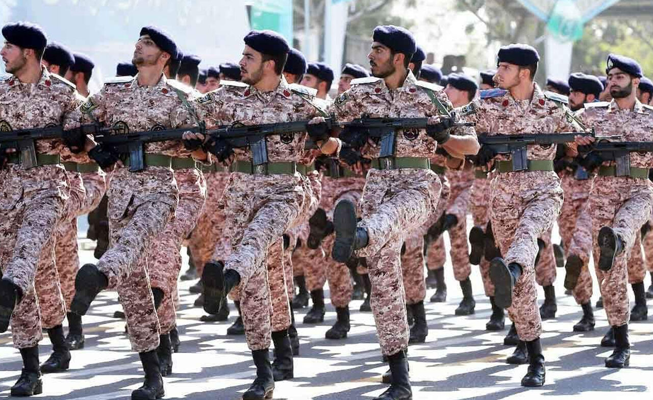 «کماندوهای ما می‌توانند شبانه ناو آمریکا را تصرف کنند»