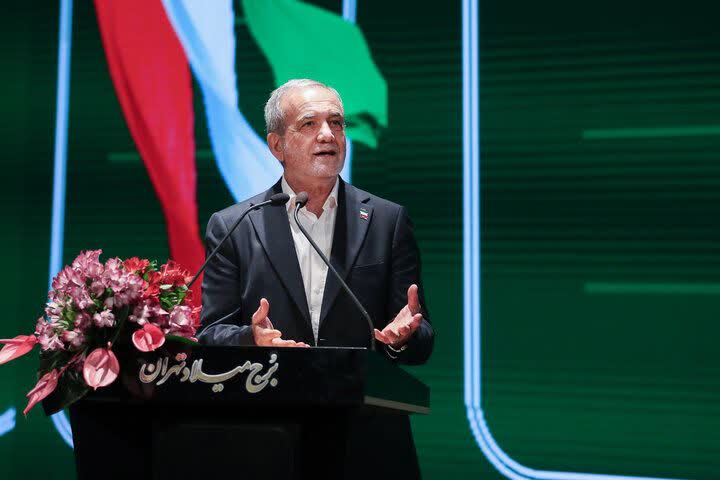 پزشکیان: ما از نسل جدید عقب مانده‌ایم؛ باید نسلی تربیت کنیم که سودای مهاجرت نداشته باشد