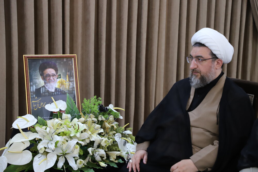 امام جمعه تبریز: ایران هیچ اعتمادی به غرب ندارد