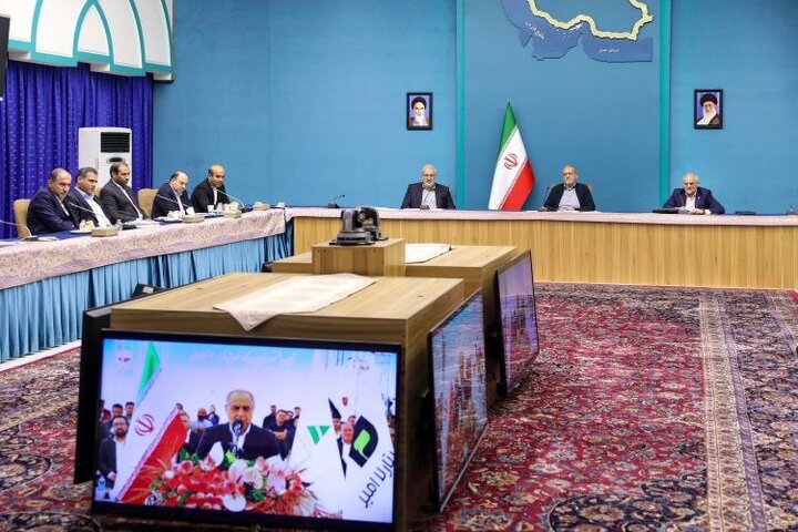 پزشکیان: نیروگاه‌های خورشیدی در یک سال به بهره‌برداری می‌رسند