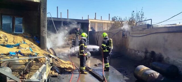 انفجار ۱۰ بشکه گازوئیل خانه‌ای را لرزاند؛ دو نفر مصدوم شدند