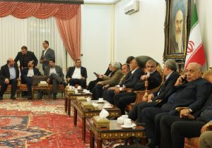 استقبال استاندار از نمایندگان مجلس و معاونان وزیر راه در فرودگاه تبریز