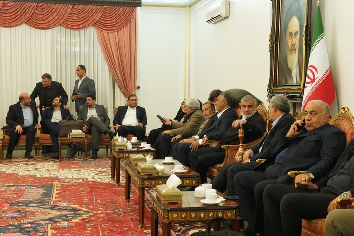 استقبال استاندار از نمایندگان مجلس و معاونان وزیر راه در فرودگاه تبریز