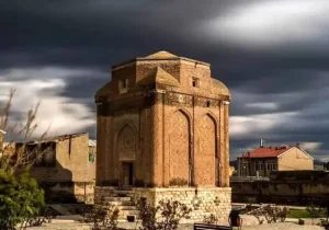 آغاز مرمت گنبد سرخ مراغه