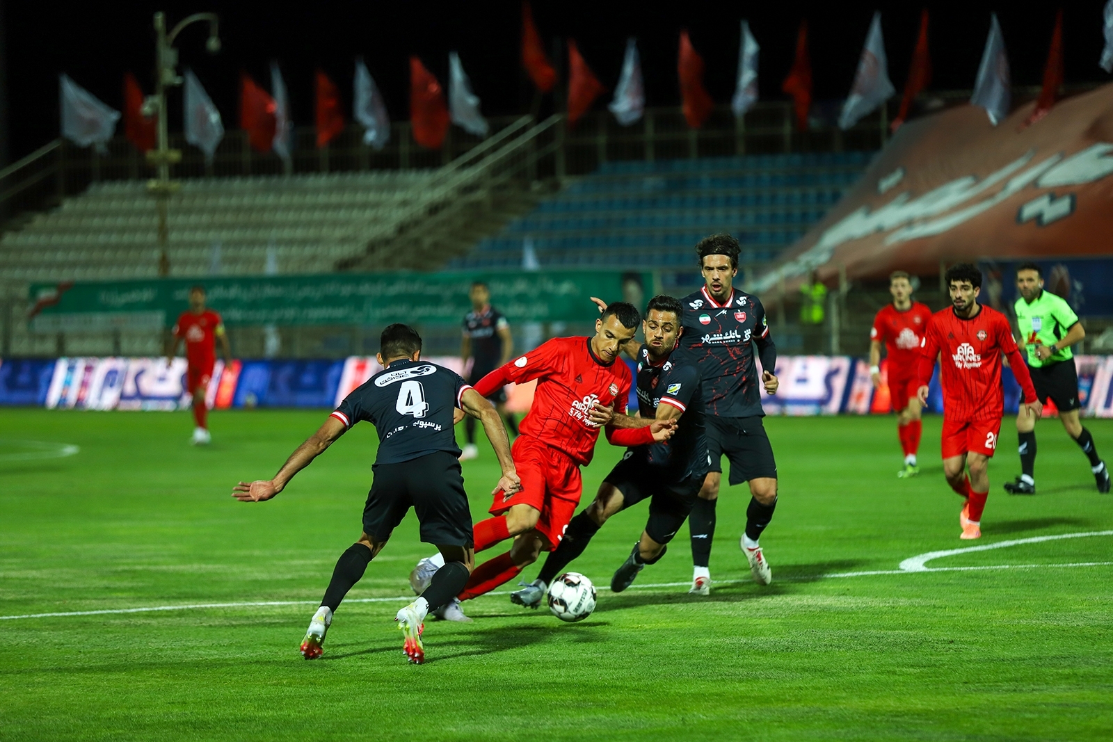 دیدار تراکتور و پرسپولیس در جام حذفی بدون حضور تماشاگران