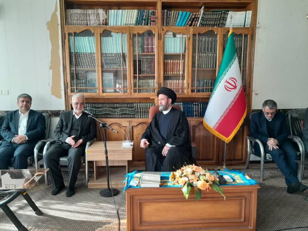 مومنی: دولت برخی اختیارات را به ۱۶ استان مرزی واگذار می‌کند