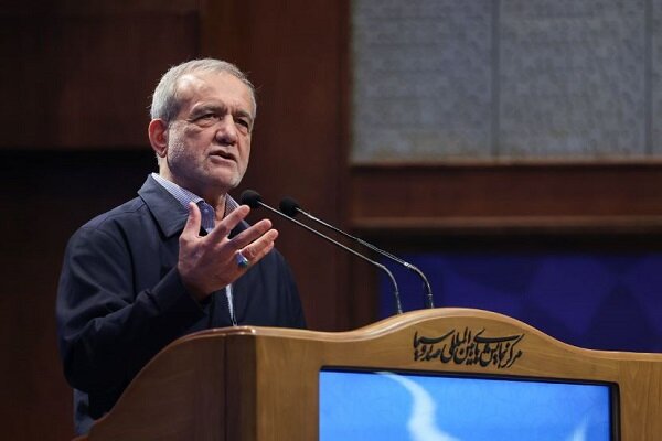 پزشکیان: وحدت و صداقت، کلید حل مشکلات کشور است