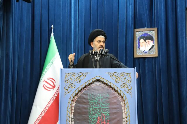 امام جمعه ارومیه: ملت باید پشتیبان دولت و رئیس‌جمهور باشند