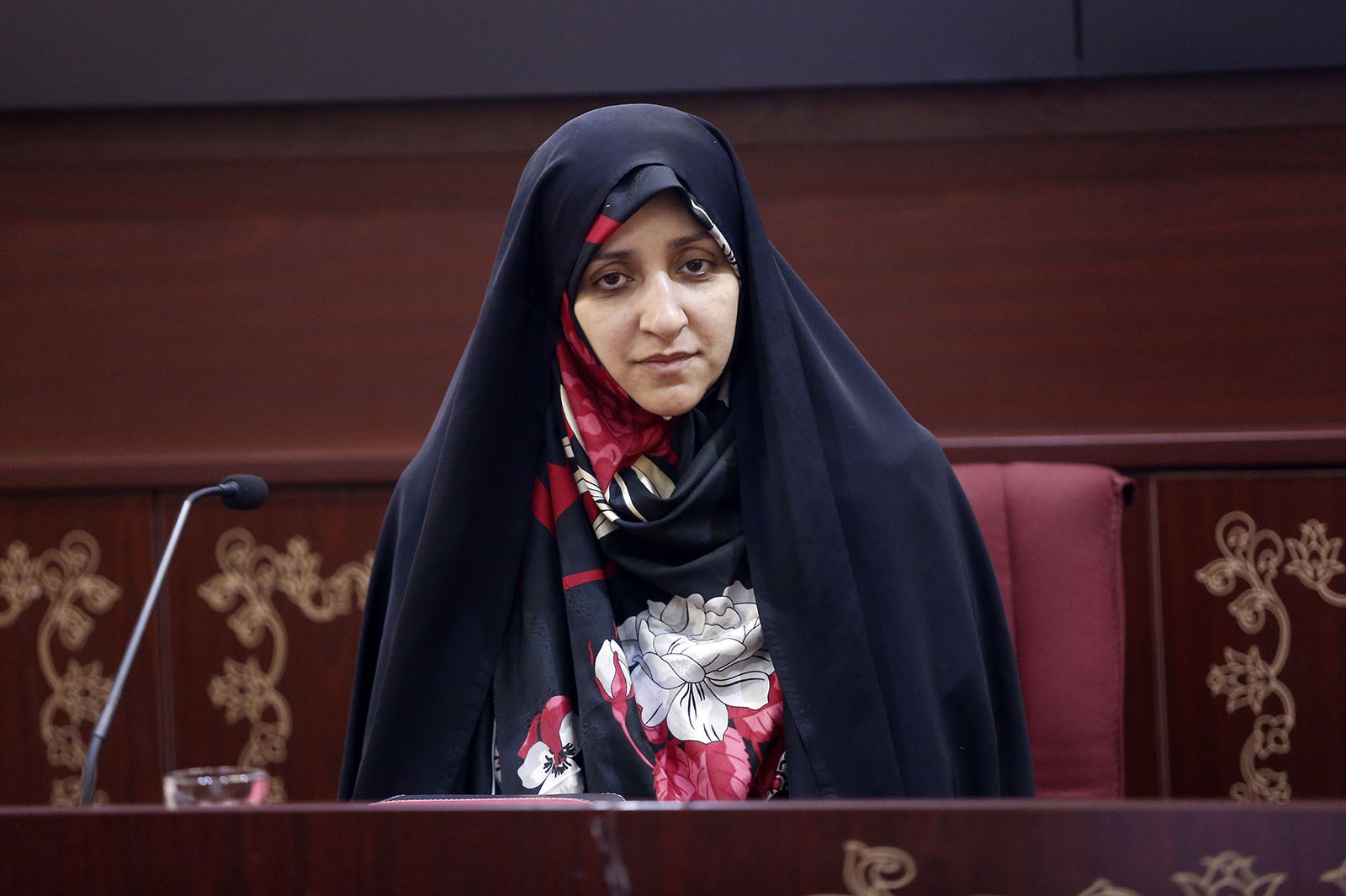 فقط زندان رفتن با پابند الکترونیکی جایگزین می‌شود