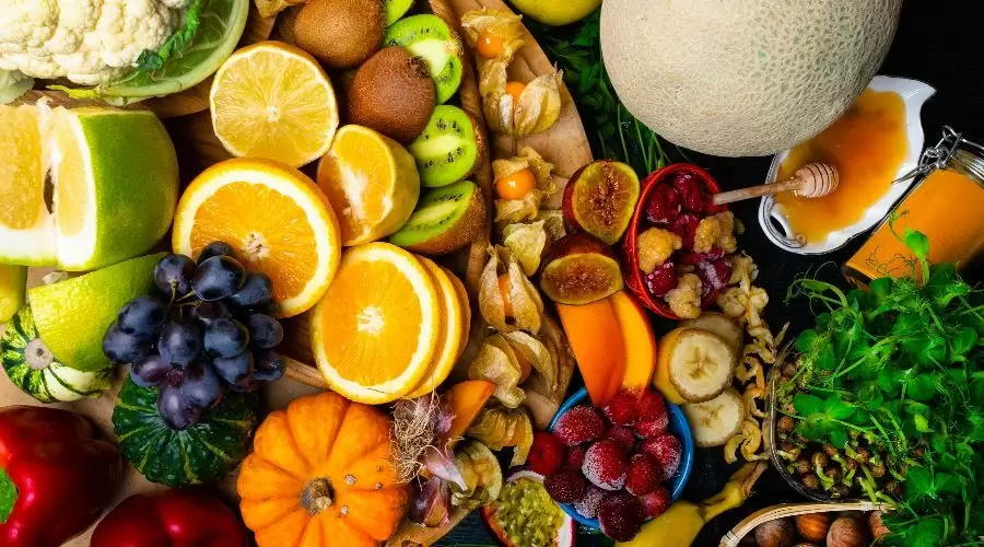 متخصص تغذیه: میوه‌های رنگی و لبنیات کم‌چرب سپر تنفسی شما
