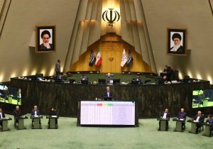 چینش منظم صندلی وزرا در صحن علنی؛ نشانه‌ای از پاسخ‌گویی دولت