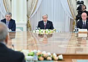 پزشکیان: ایران اقتصادی‌ترین مسیر ترانزیتی برای قزاقستان است