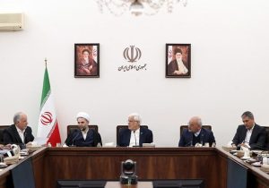 عارف: دولت با همکاری قوا در جنگ اقتصادی پیروز می‌شود