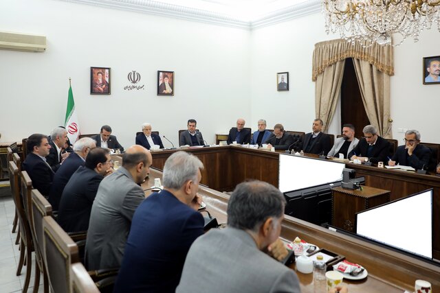 عارف: مطمئن هستم مشکلات اقتصادی با پیشرفت علم و فناوری حل می‌شود