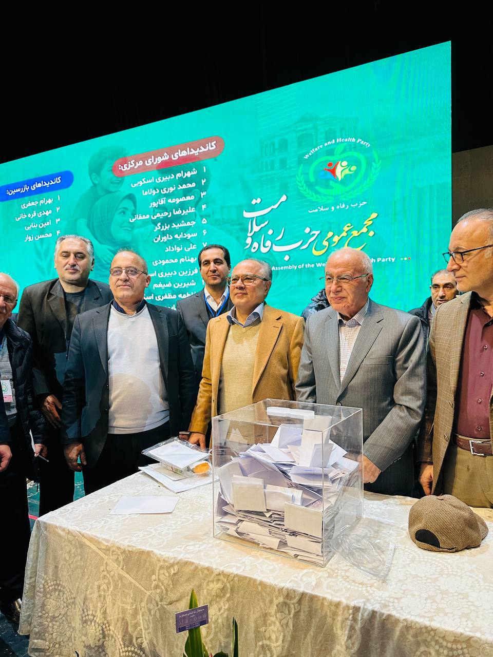 دبیری: برخورد با تراکتور ناعادلانه و سنگین است/ فدراسیون باید با شعارهای قومیتی قاطعانه برخورد کند