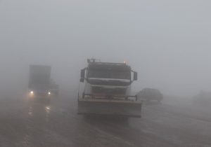 کولاک برف در برخی جاده‌های آذربایجان‌شرقی/ تردد در جاده‌ها با زنجیرچرخ امکان پذیر است