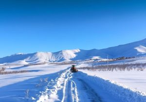 بارش برف راه دسترسی ۴۵ روستای استان آذربایجان‌غربی را بست