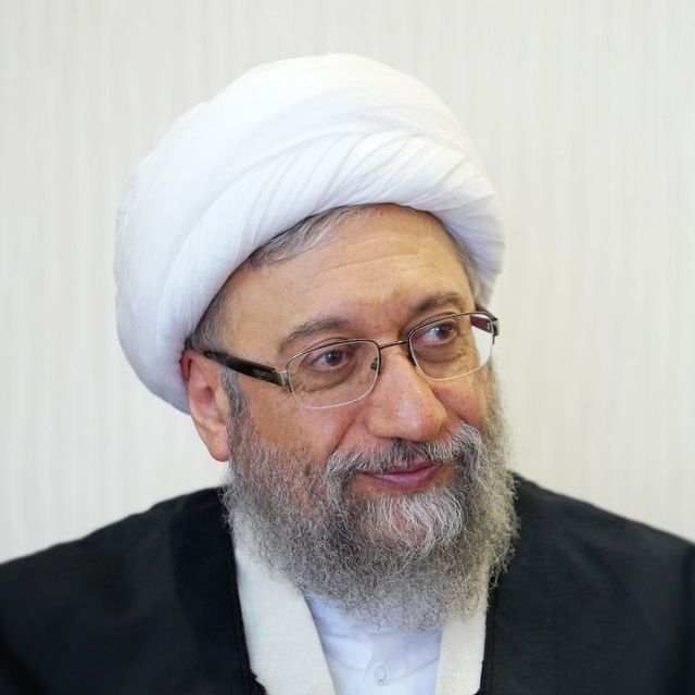 آملی لاریجانی: انتقاد و مطالبه‌گری حق ملت است اما نباید به دشمن چراغ سبز داد