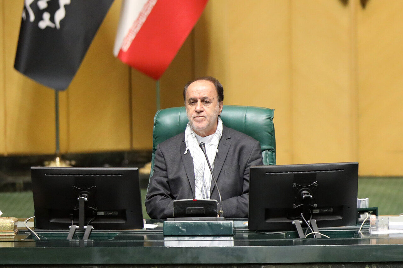 نایب رئیس مجلس: انتظار مردم برخورد با اغتشاشگران، مفسدان و رفع مشکلات کشور است