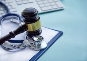 نظام پزشکی: هیچ پزشکی به‌خاطر درمان بازداشت نشده است