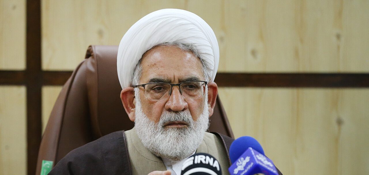اصناف و بازاریان مراقب باشند که دشمن از اعتراضات آنها موج‌سواری نکند