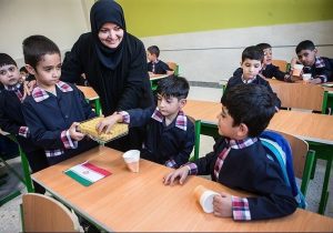 مشروط کردن ثبت‌نام دانش‌آموزان به پرداخت وجه تخلف است