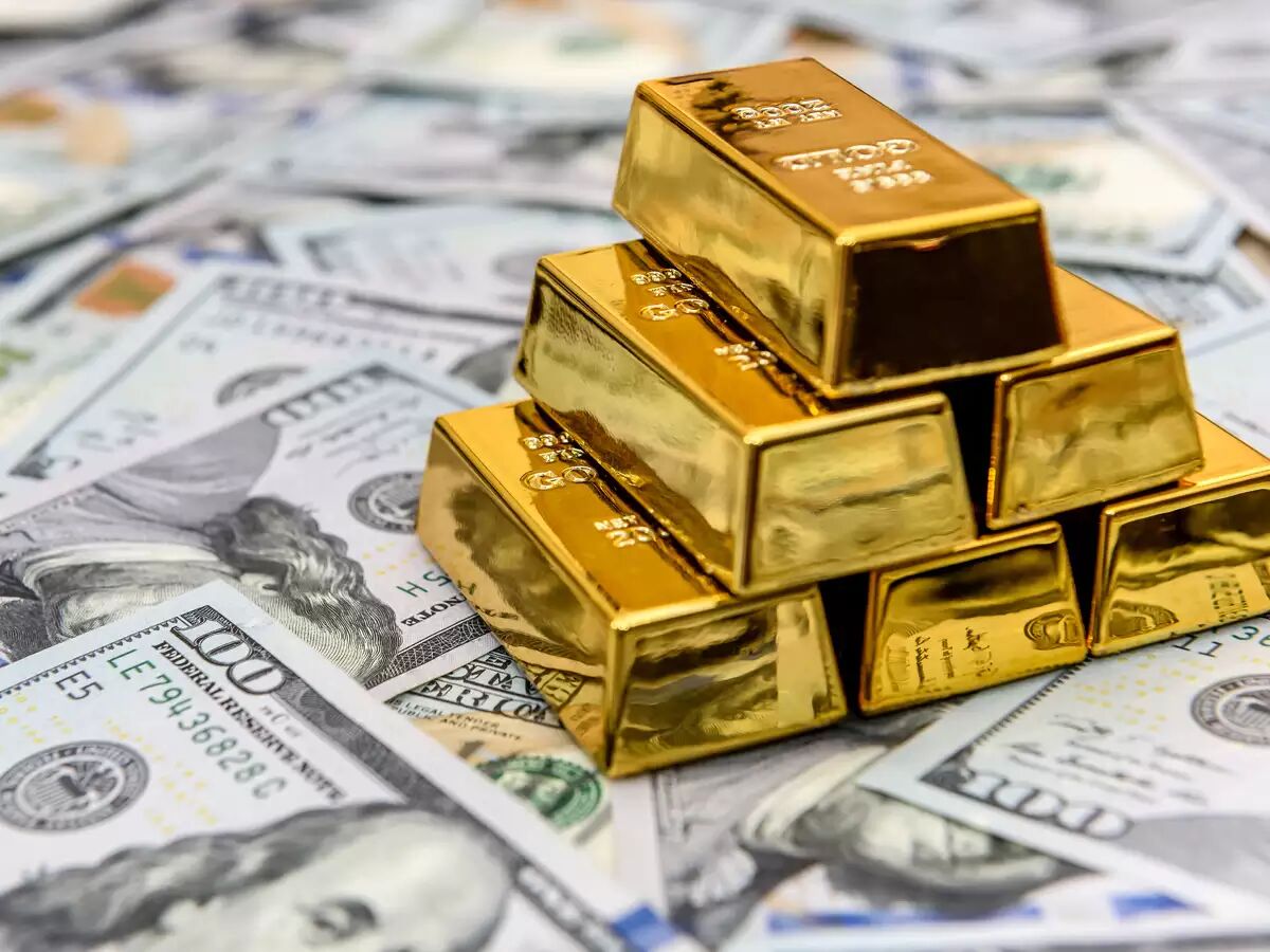 واگرایی قیمت طلا و دلار در بازار ایران؛ شمش بورسی زیر ارزش ذاتی معامله می‌شود