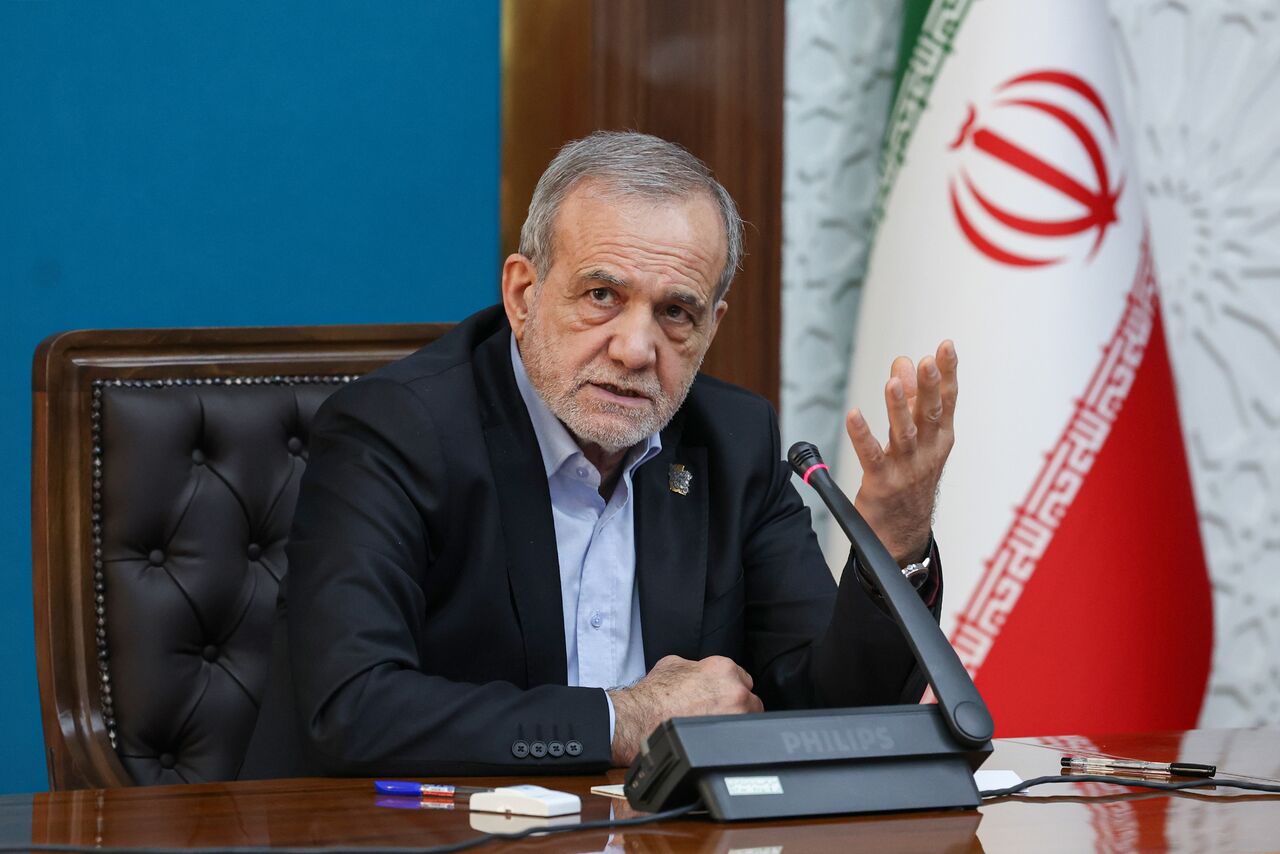 پزشکیان: مذاکرات با آمریکا با هماهنگی کامل و مجوز رهبر انقلاب در حال انجام است