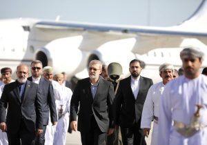 گمانه‌زنی آسوشیتدپرس: لاریجانی پاسخ ایران به مذاکرات آمریکا را به عمان می‌برد