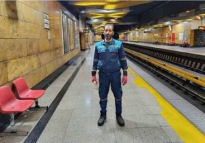 امانت‌داری پاکبان متروی تهران؛ کیف حاوی ۱۵۰ گرم طلا به صاحبش بازگشت