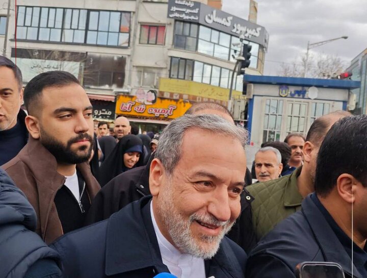 عراقچی: راهپیمایی ۲۲ بهمن؛ رمز اقتدار ایران در مذاکرات است
