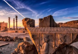 برخورد قضایی با یادگاری نویسان تخت جمشید آغاز شد