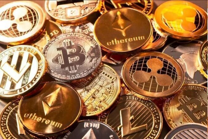 بیت‌کوین به ۶۷۷۶۶ دلار عقب‌نشینی کرد؛ فشار فروش در محدوده نوسانی ادامه دارد