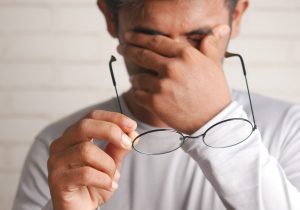 چند راهکار طلایی برای رفع خستگی چشم؛ دو دقیقه زمان نیاز دارید