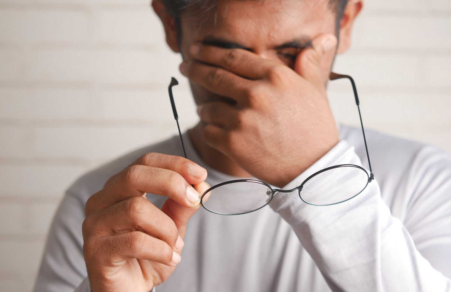 چند راهکار طلایی برای رفع خستگی چشم؛ دو دقیقه زمان نیاز دارید