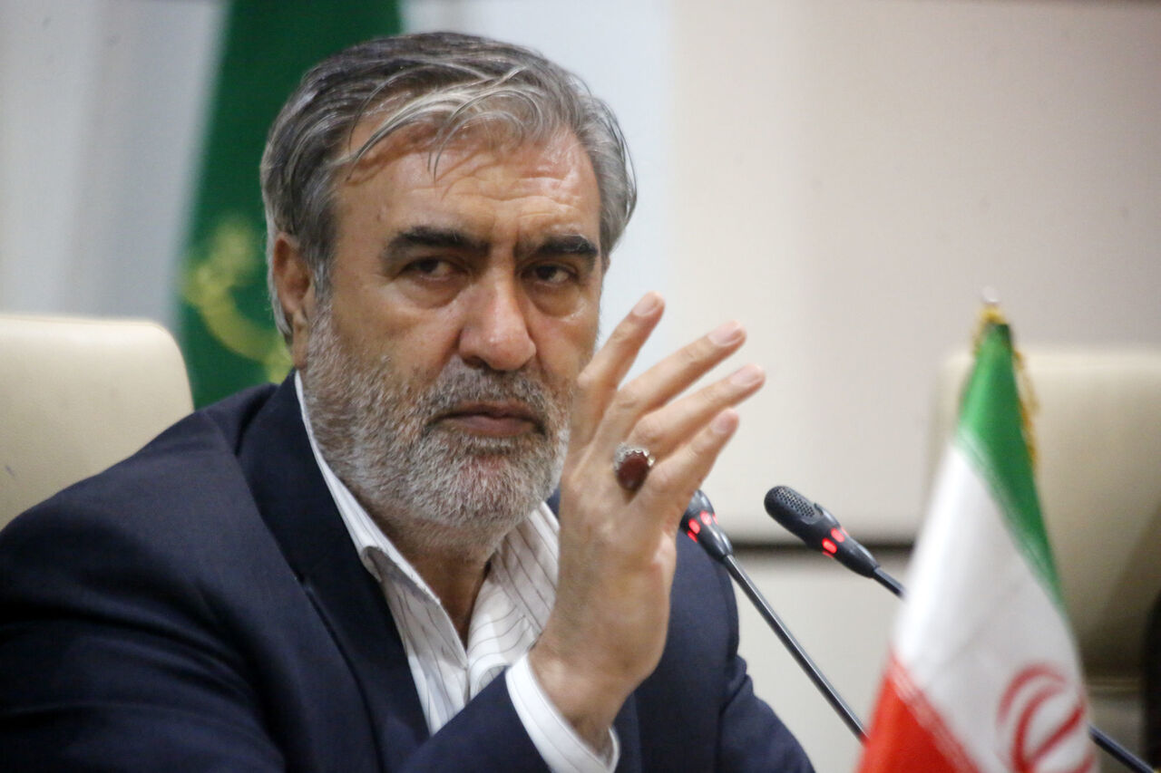 عزیزی: مذاکره با «تهدید» جواب نمی‌دهد؛ سنتکام جای میز گفت‌وگو نیست