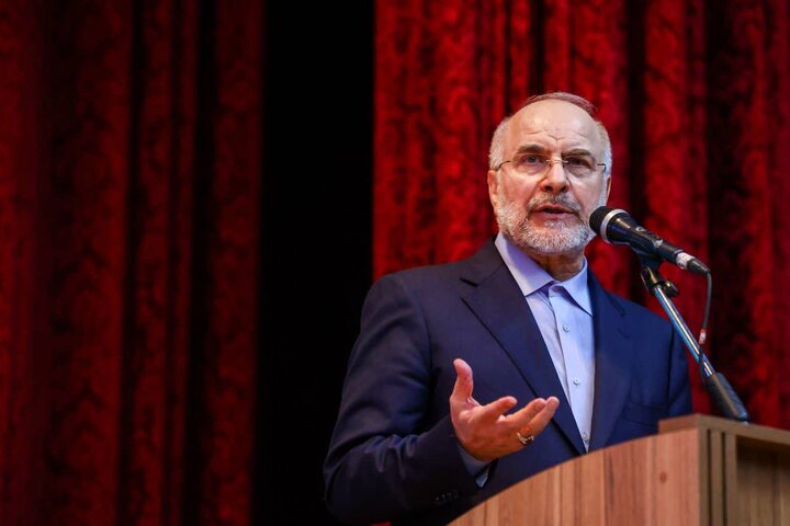 قالیباف: هم دیپلماسی روی میز است هم دفاع پشیمان‌کننده؛ اگر فریب کنید مشت محکم می‌خورید