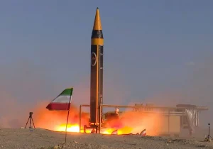 حسینی همدانی: موشک هایپرسونیک جمهوری اسلامی ایران چند کلاهک حمل می‌کند؛ آمریکا به مذاکره نیاز دارد