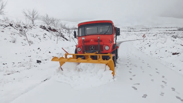 برف بهاری محورهای کوهستانی استان همدان را سفیدپوش کرد