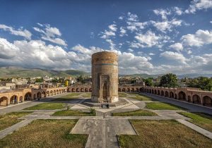 محوطه‌های تاریخی اردبیل میزبان مسافران نوروزی؛ استقرار راهنمایان گردشگری