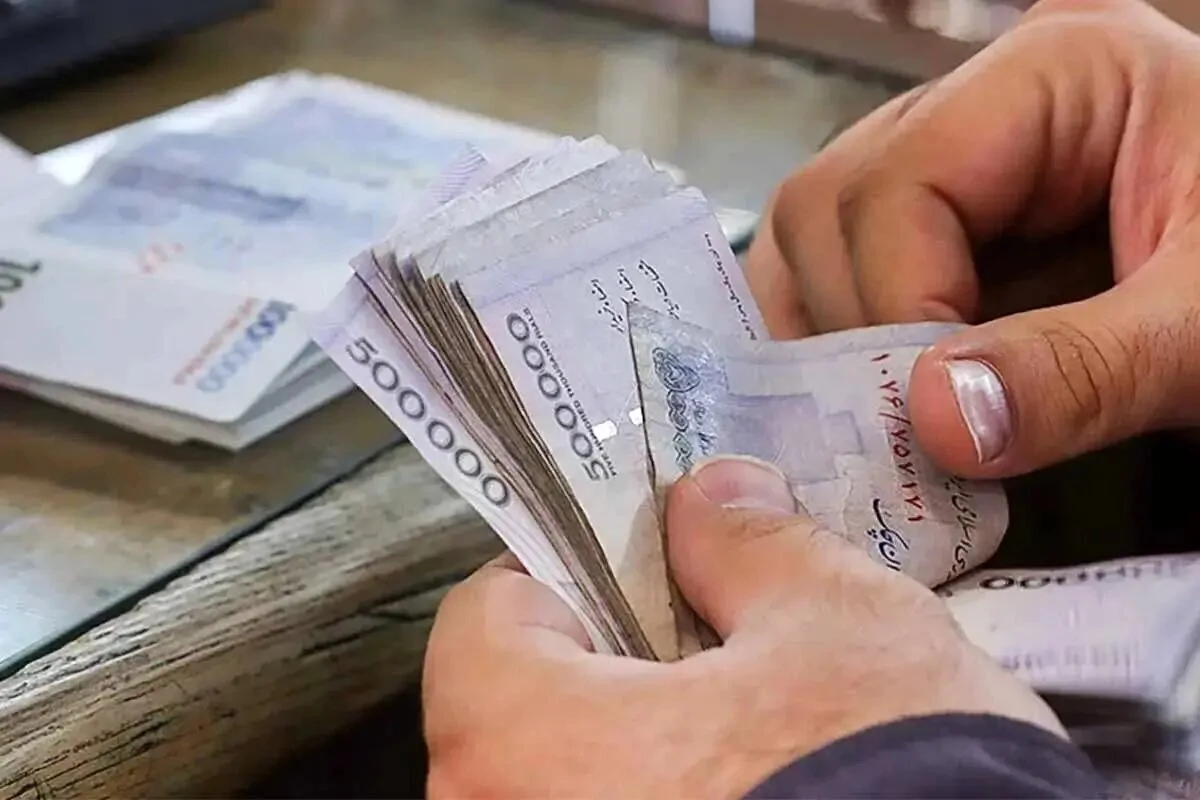 حقوق اسفند ماه کارکنان دولت در روز های آینده پرداخت می شود