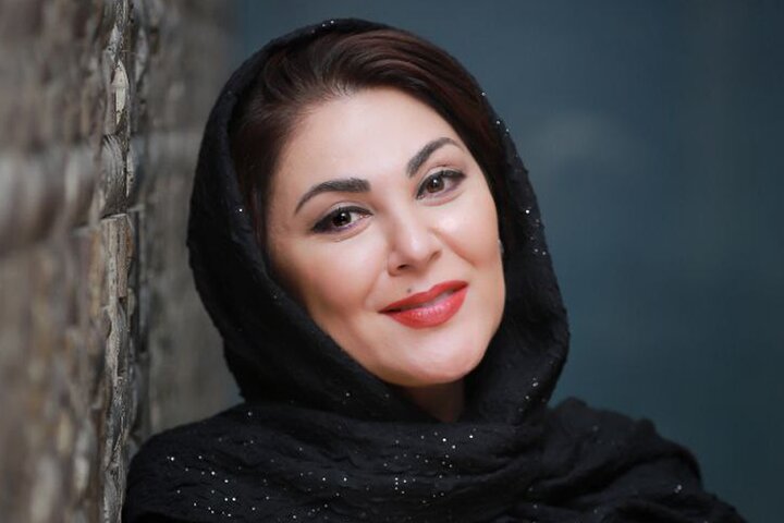 لاله اسکندری: ایران من تو بمان