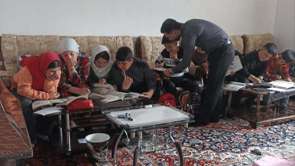 معلم دلسوز هریسی در جنگ و بحران از خانه‌اش مدرسه ساخت