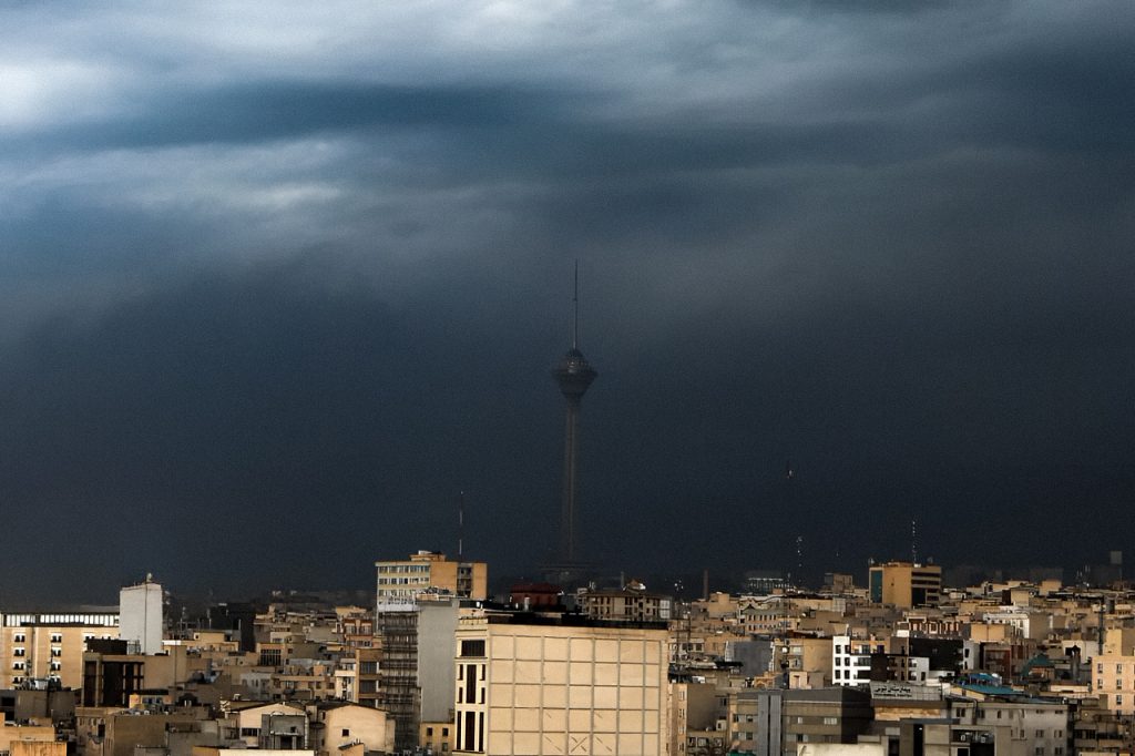 آسمان تهران در روز نهم جنگ
