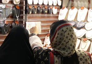تشریح نوسان قیمت انس جهانی و نرخ طلا در ایران طی یک سال گذشته